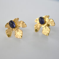 Victoria-von-Stein-Riverleaf-Lily-Leaf-stud-earrings-Vermeil -Iolite