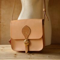 Warriner-Leather-saddle-bag-country-style