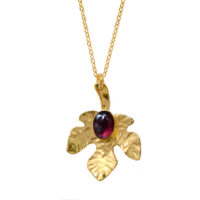 Lily-Leaves-pendant-garnet-Victoria-von-Stein